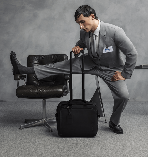 Lost In Berlin Pilot Case 16" Lost In Berlin Pilot Case 16"