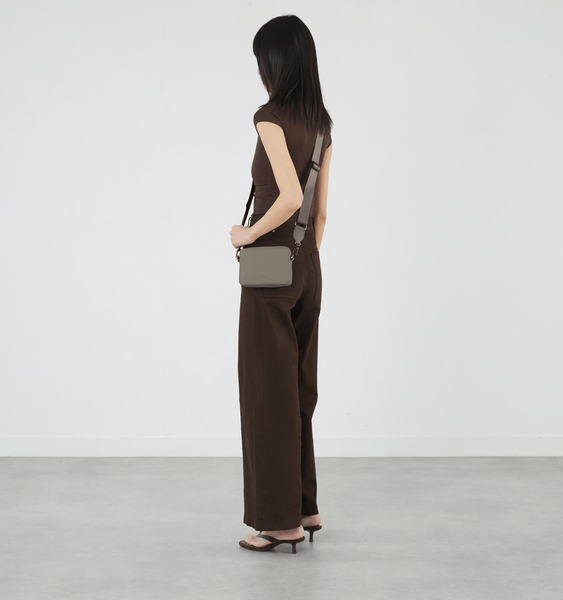 Lost In Berlin Umhängetasche - die Box Lost In Berlin Umhängetasche - die Box