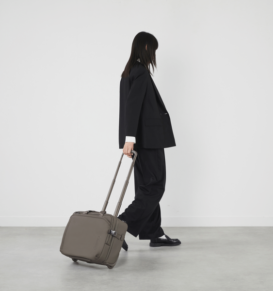 Lost In Berlin Pilot Case 16" Lost In Berlin Pilot Case 16"